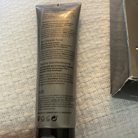 Mary Kay MK Men Daily Facial Wash Full Size 4.5 oz Dry to Oily Skin NEW - Picture 3 of 5